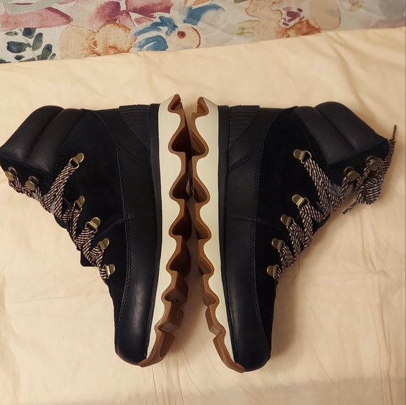 Sorel - Picture 3 of 6